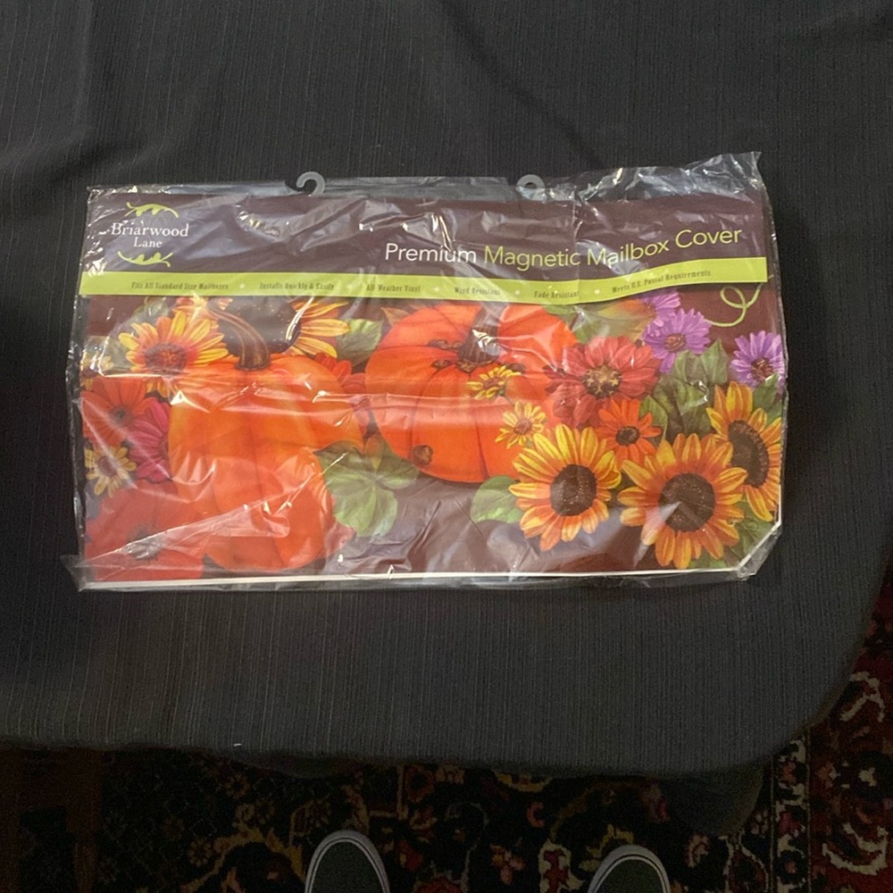 Mail box cover. Magnetic. Fall Themed. NWT